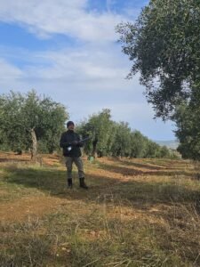 Caçador internacional em dia de caça ao tordo na Sierra del Oro